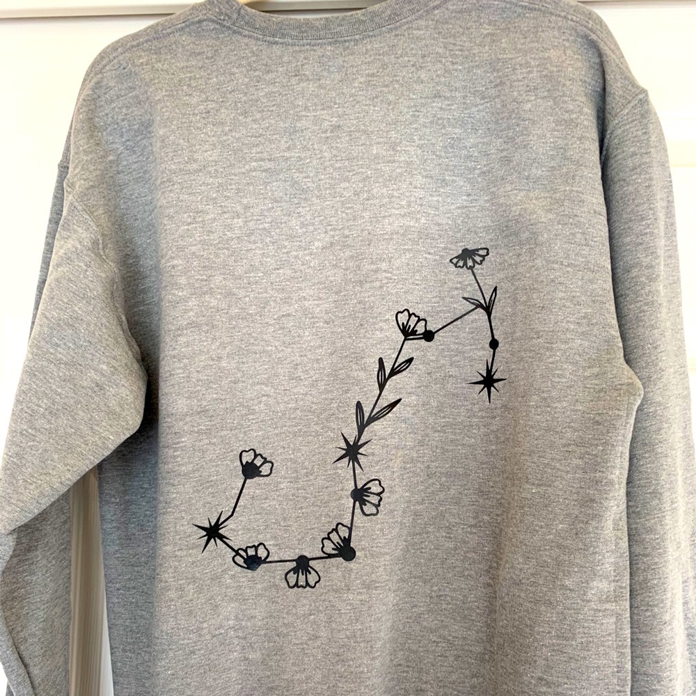 ✨Wildflower zodiac sign crewneck/hoodie✨